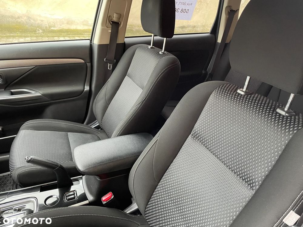 Mitsubishi Outlander - 11