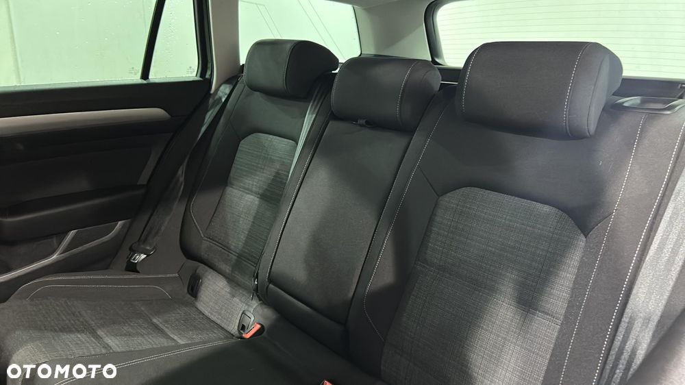 Volkswagen Passat - 13