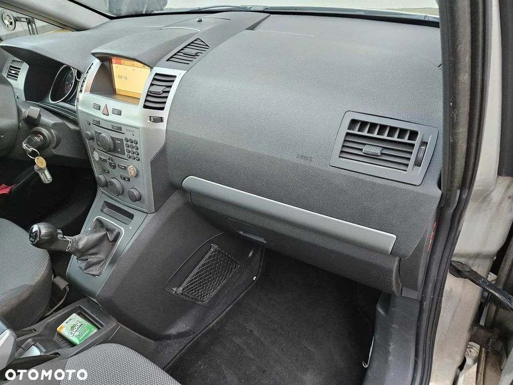 Opel Zafira - 16