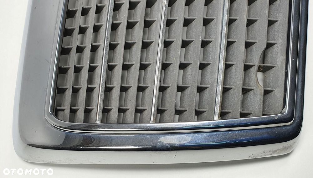 GRILL ATRAPA MERCEDES W124 - 7