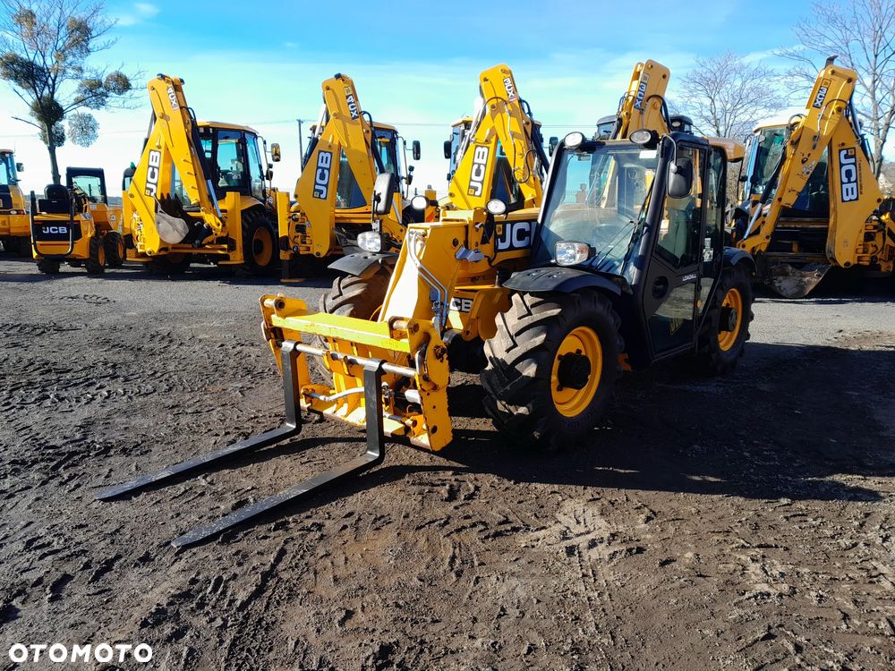 JCB 527-58 AGRI 2011R - 5