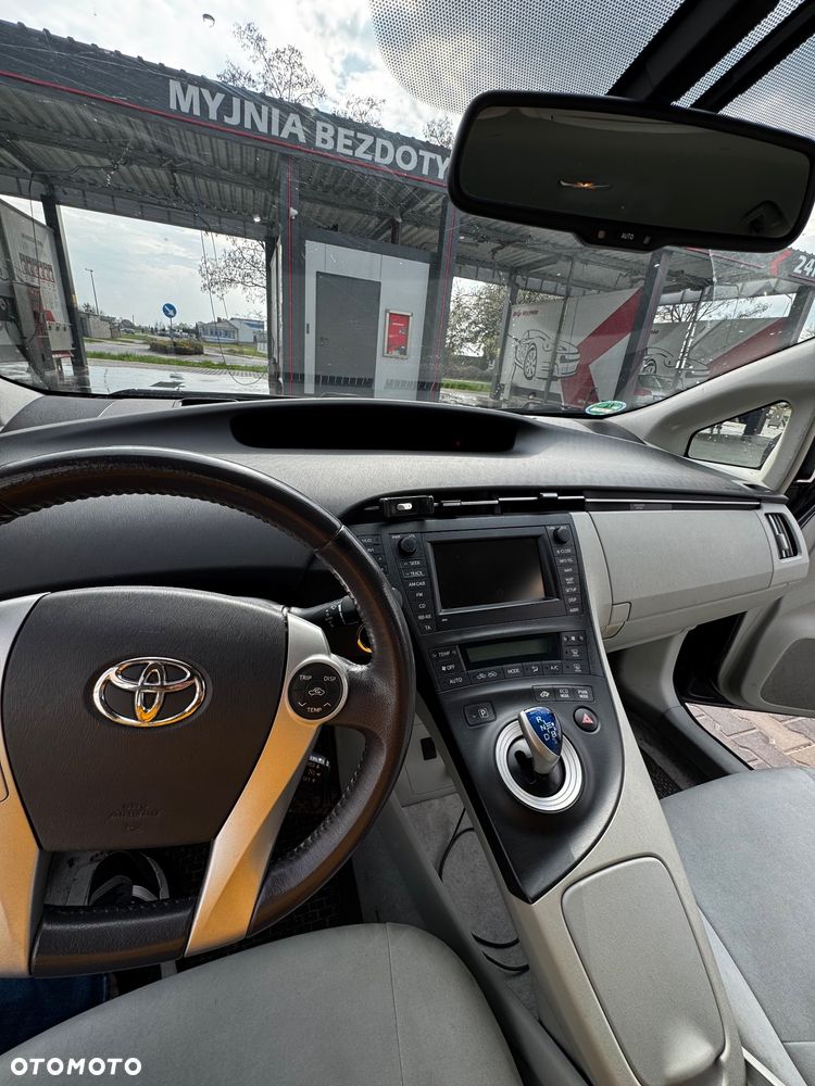 Toyota Prius 1.8 HSD Sol - 9