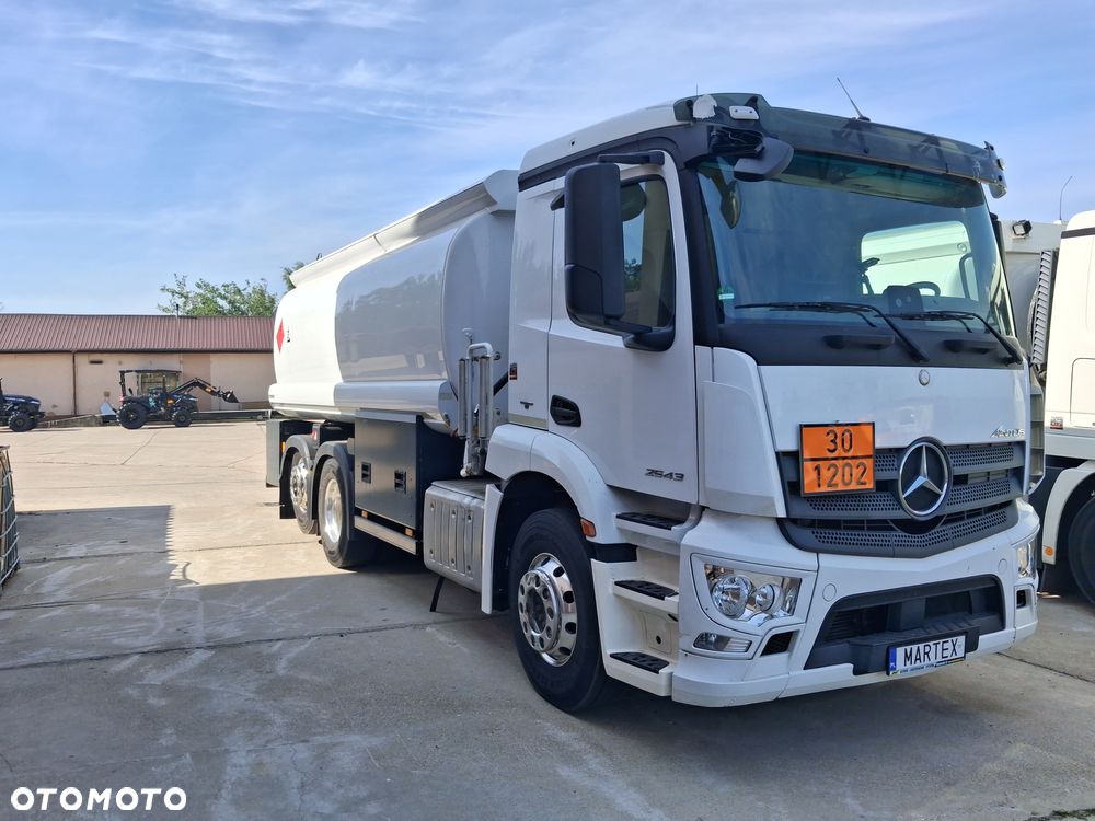 Mercedes-Benz 2548 - 32