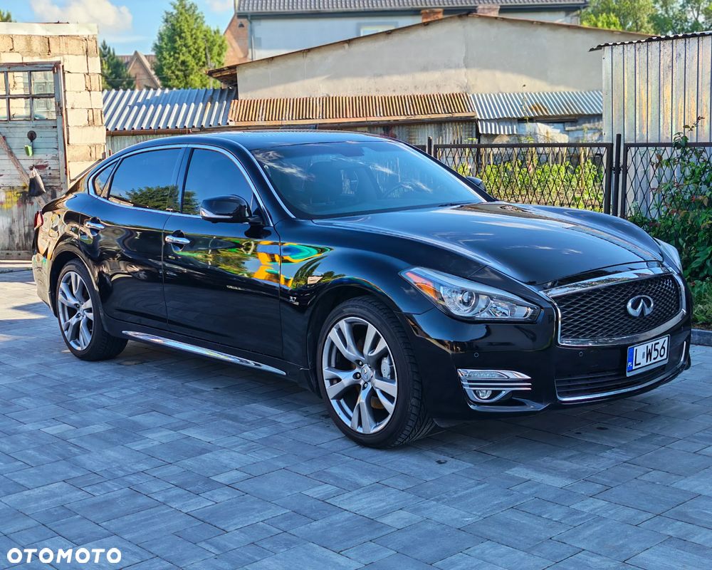 Infiniti Q70 - 1