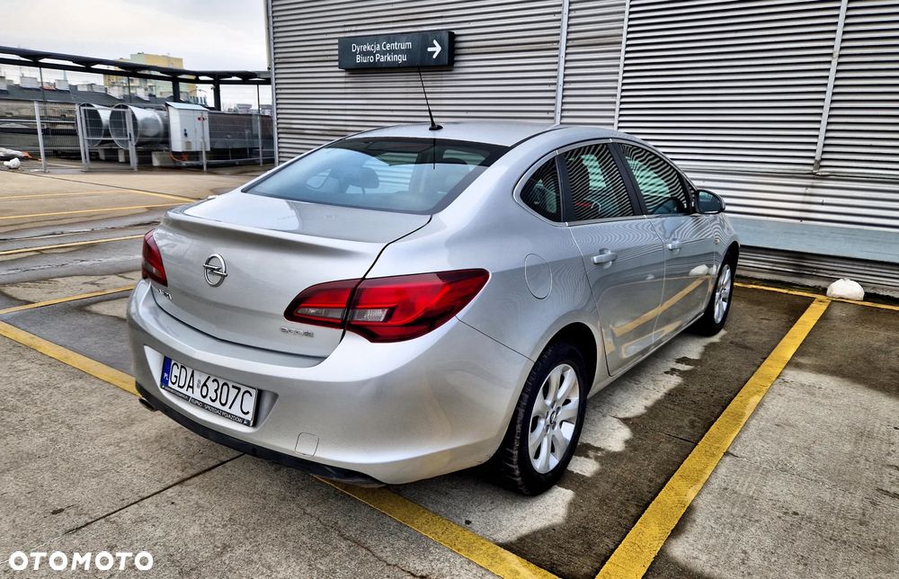 Opel Astra 1.4 T Business EU6 - 13
