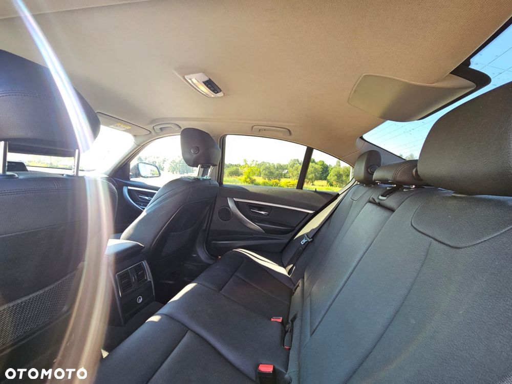 BMW Seria 3 318i GPF Sport Line - 24