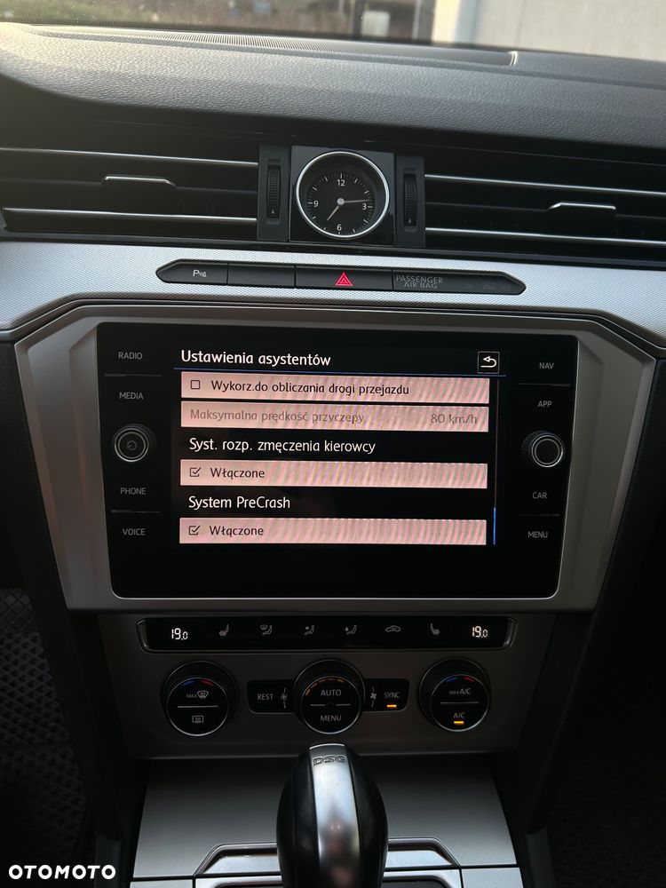 Volkswagen Passat 2.0 TDI SCR DSG Comfortline - 28