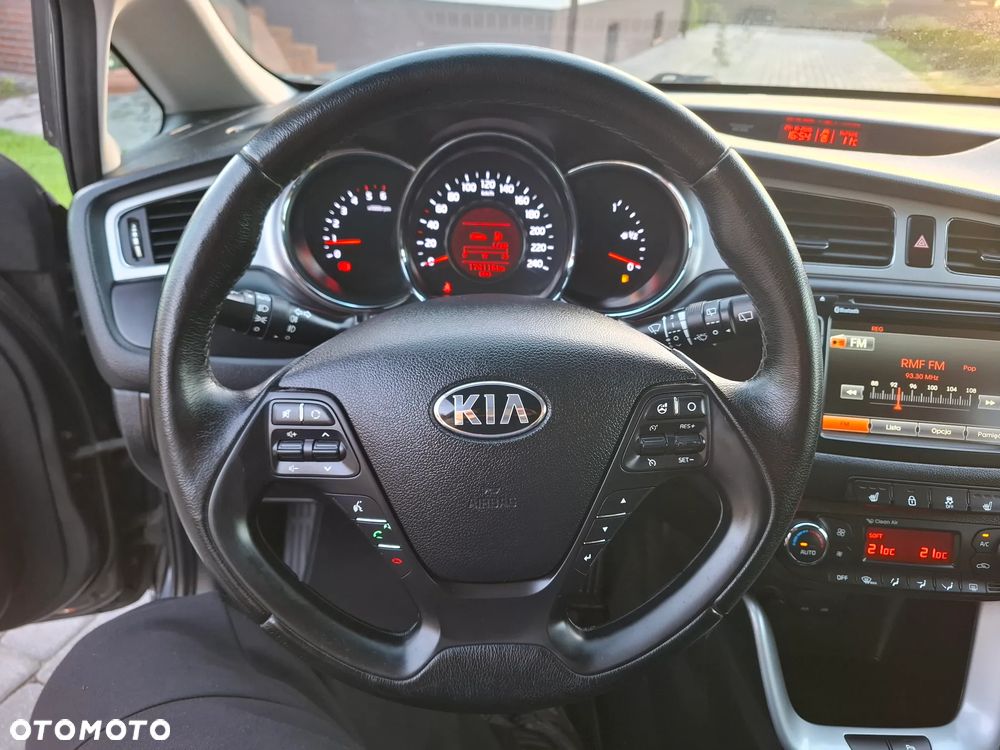 Kia Ceed - 10