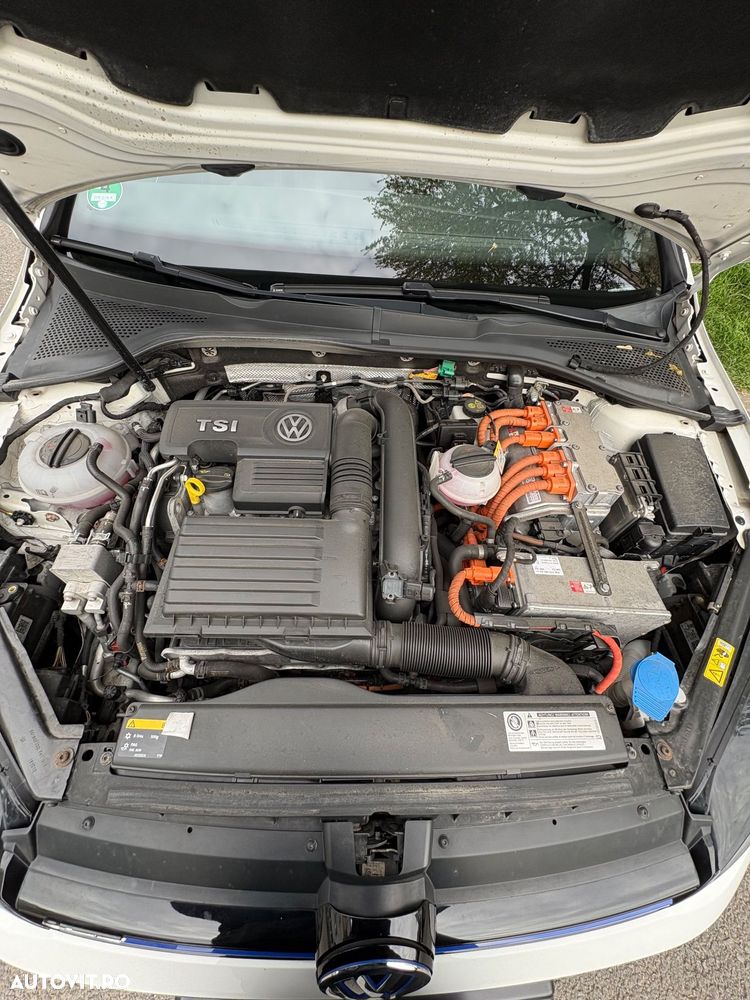 Volkswagen Golf - 22