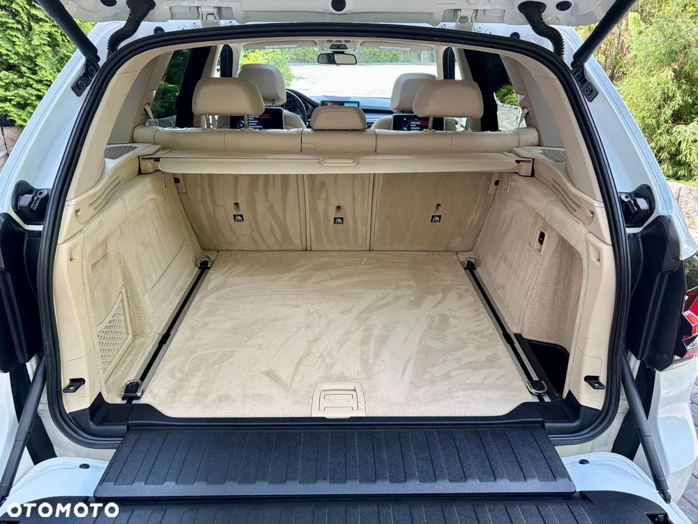 BMW X5 xDrive35i Edition Exclusive - 32