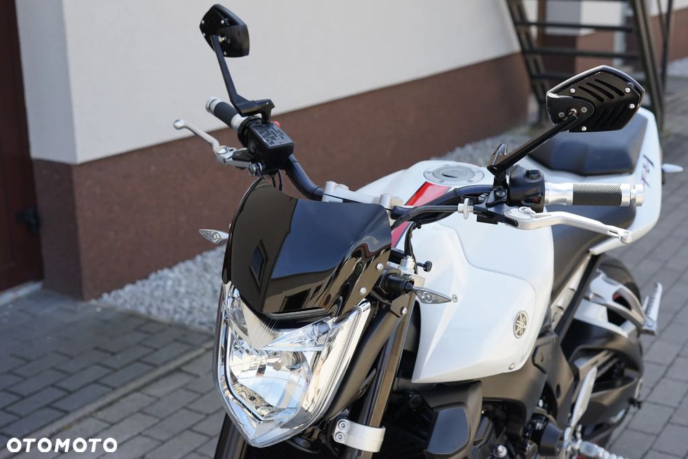 Yamaha FZ - 33