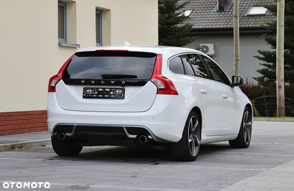 Volvo V60 2.0T R-Design - 11