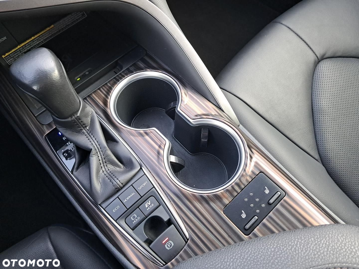 Toyota Camry - 17