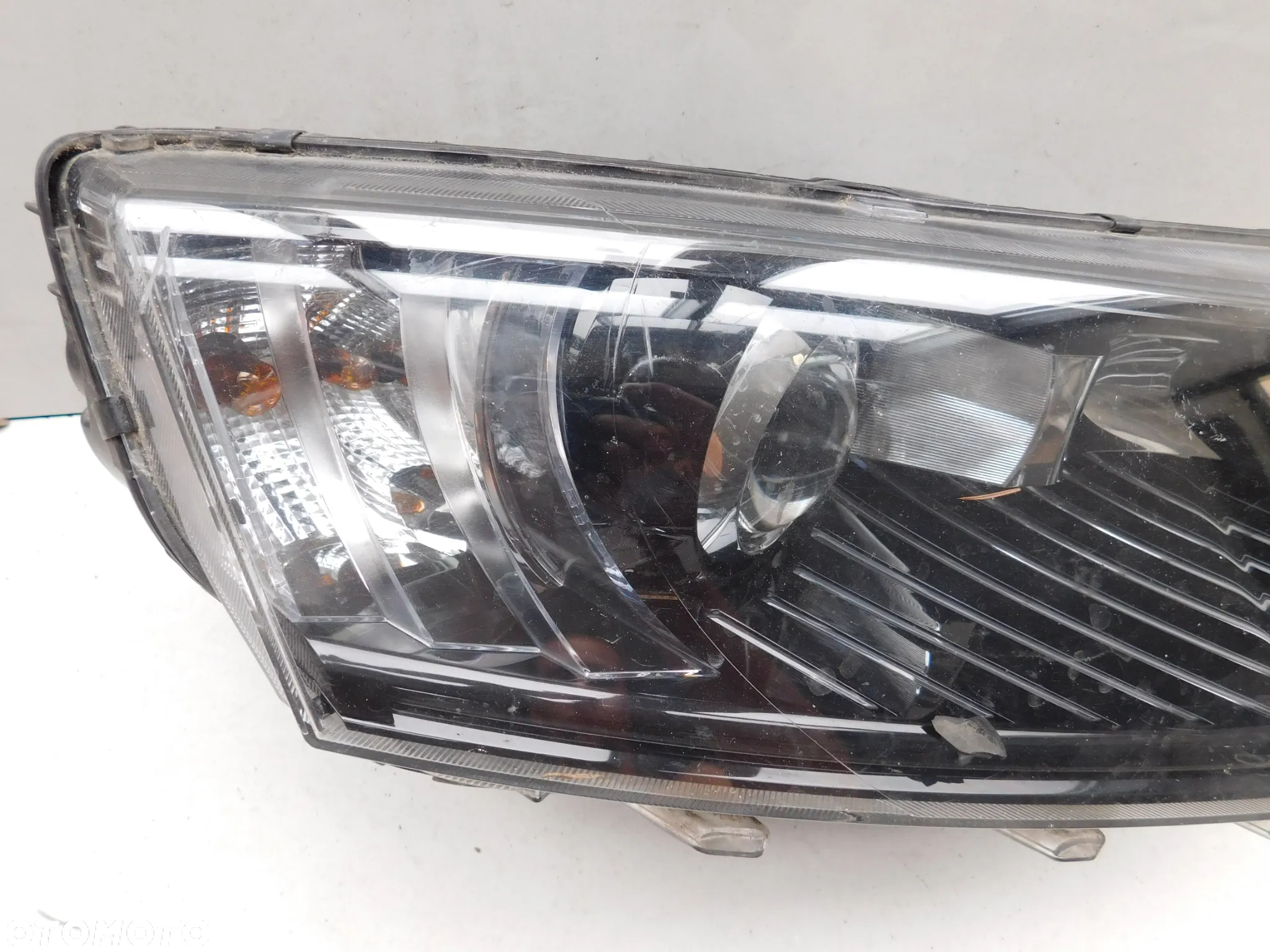 lampa prawa przód SKODA OCTAVIA III XENON SKRĘTNY EUROPA - 11