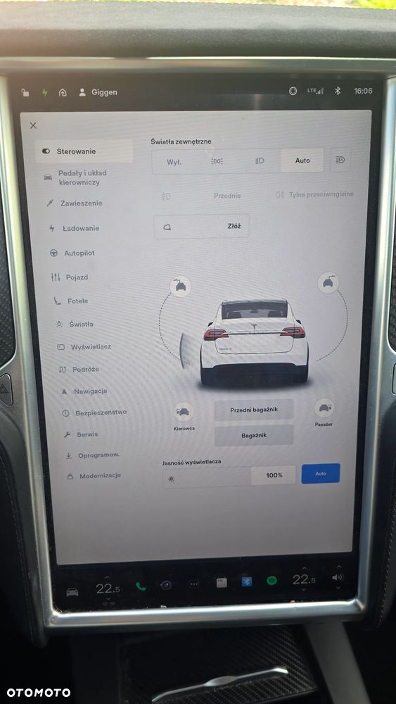 Tesla Model X - 33