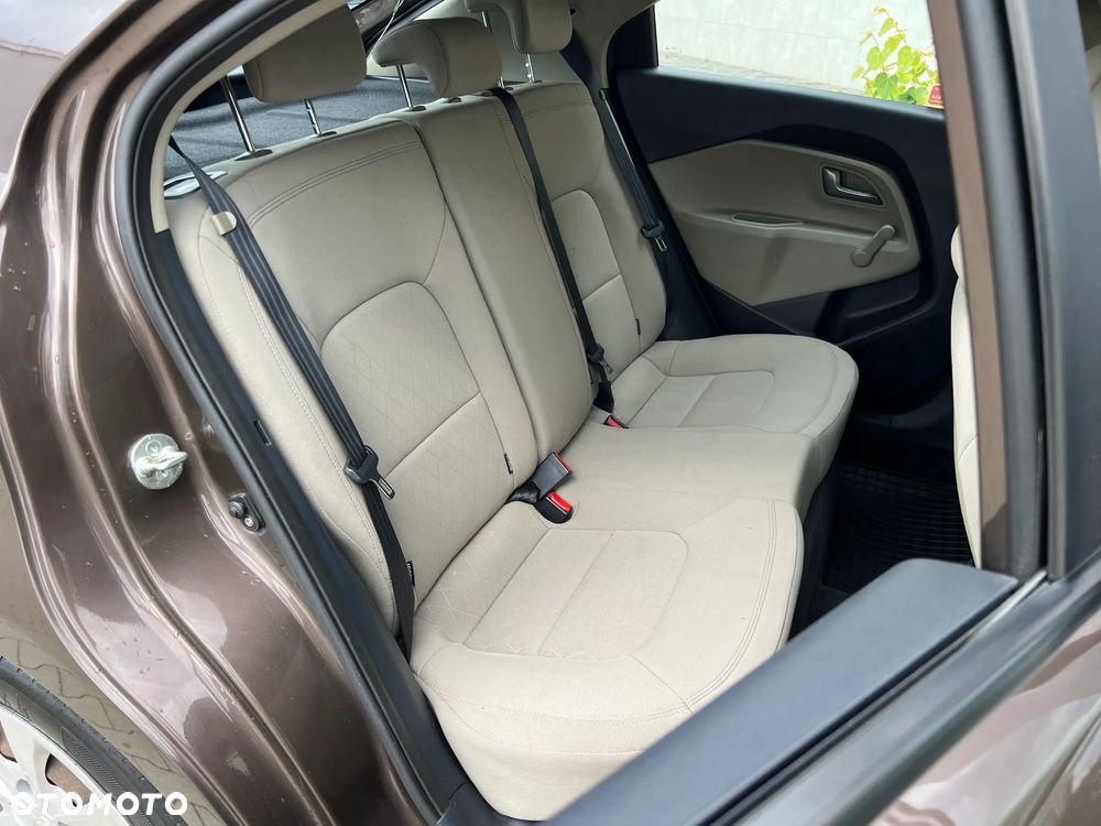 Kia Rio 1.4 M - 14