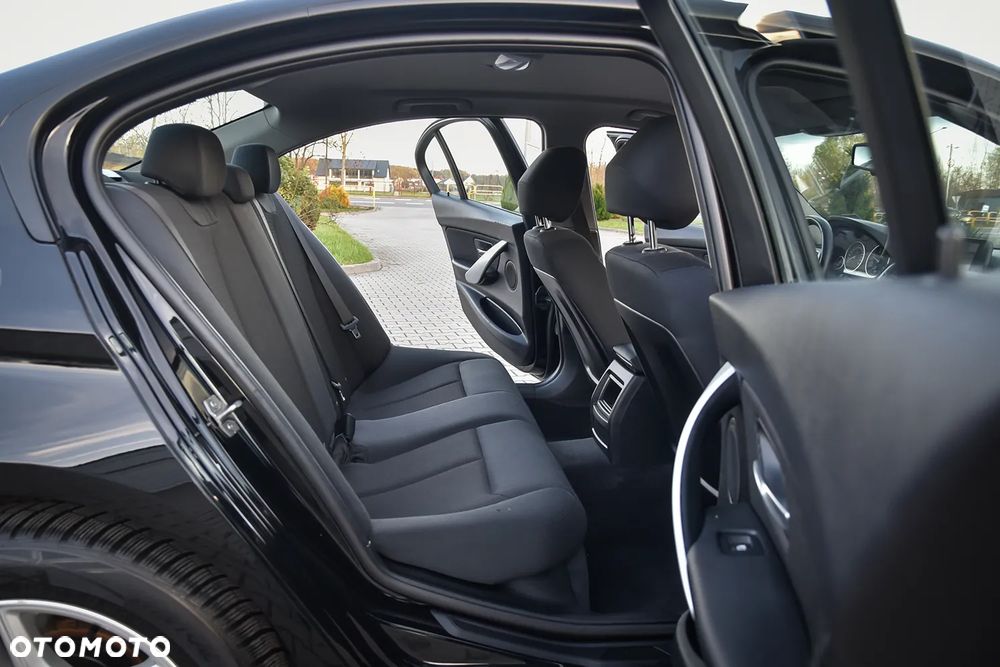 BMW Seria 3 318d - 33