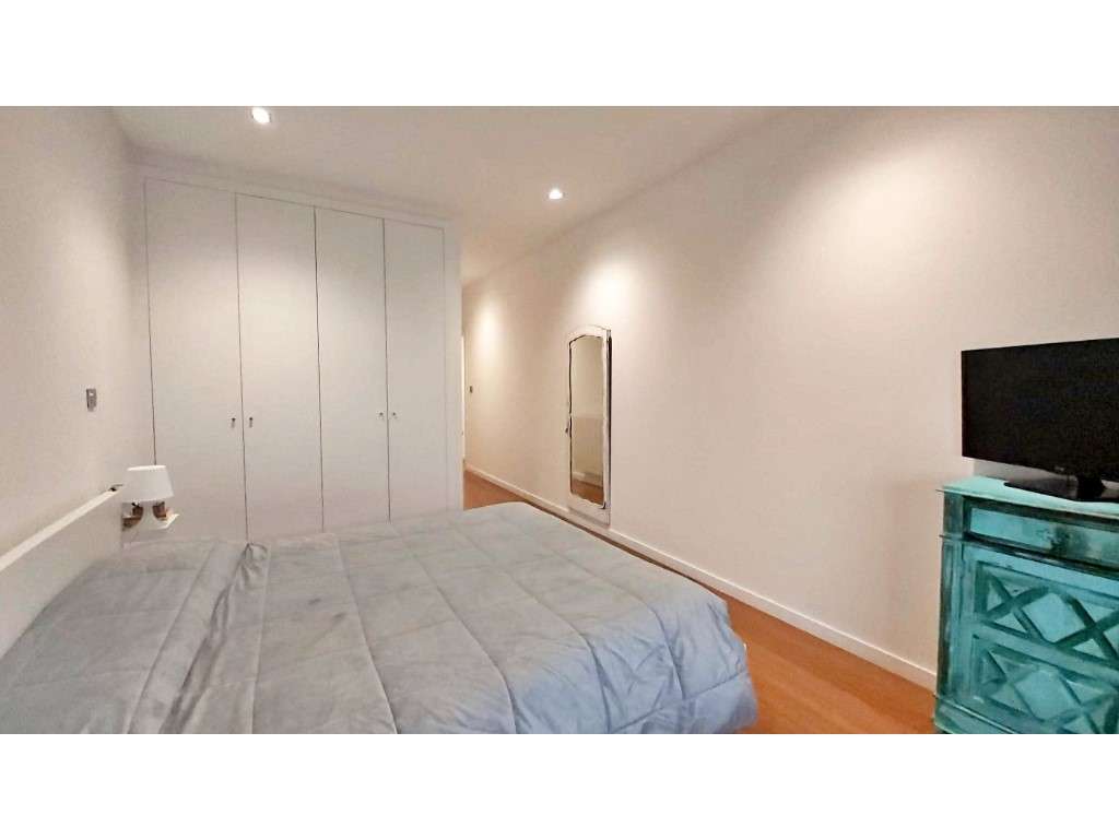 Apartamento T2 mobilado, com garagem e varandas - Grande imagem: 5/11