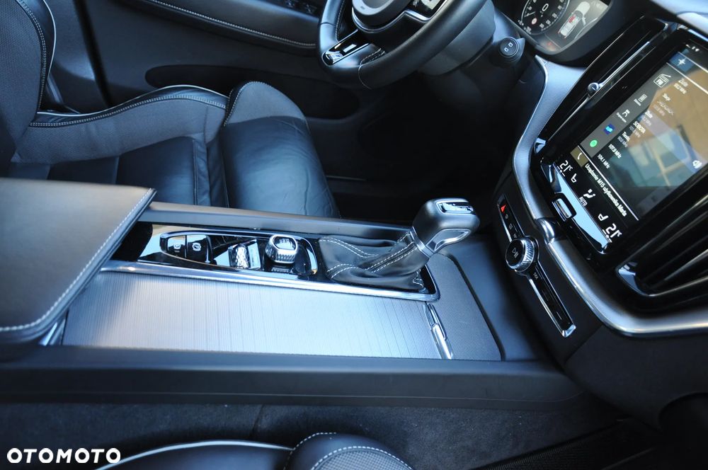 Volvo XC 60 D4 SCR R-Design - 16