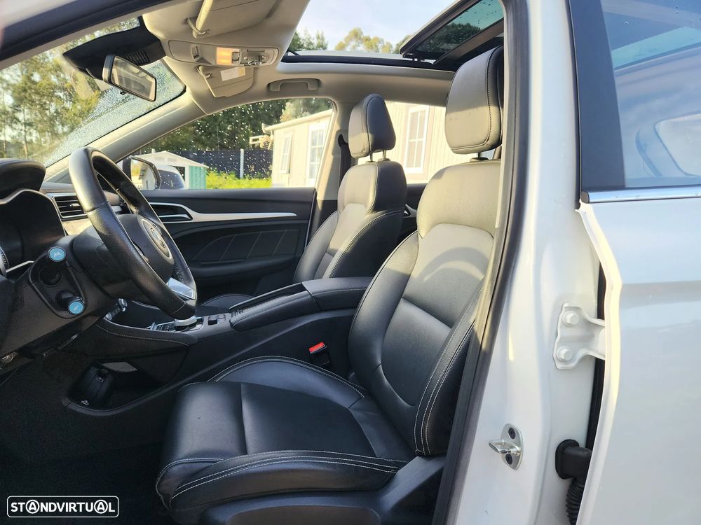 MG ZS EV 44.5 kWh Luxury - 11