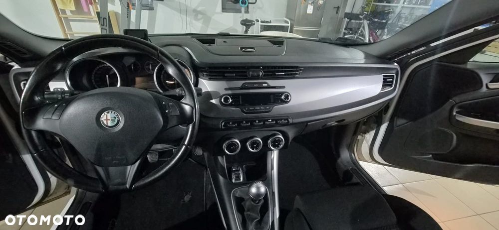 Alfa Romeo Giulietta 2011 photo 5