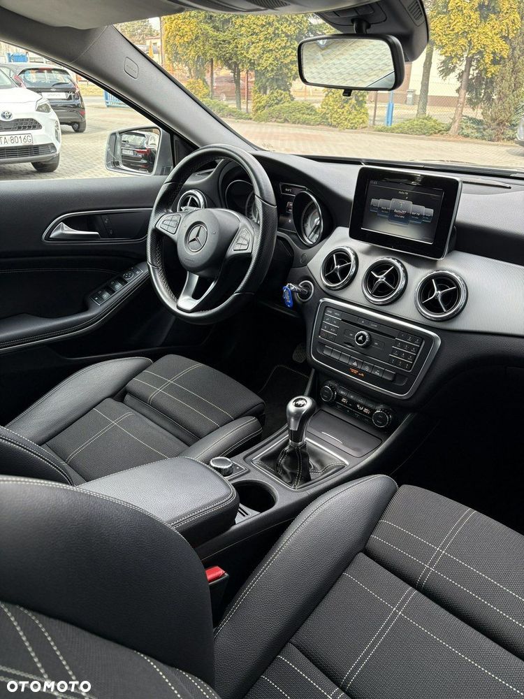 Mercedes-Benz GLA - 13