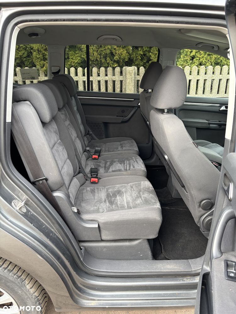 Volkswagen Touran - 16