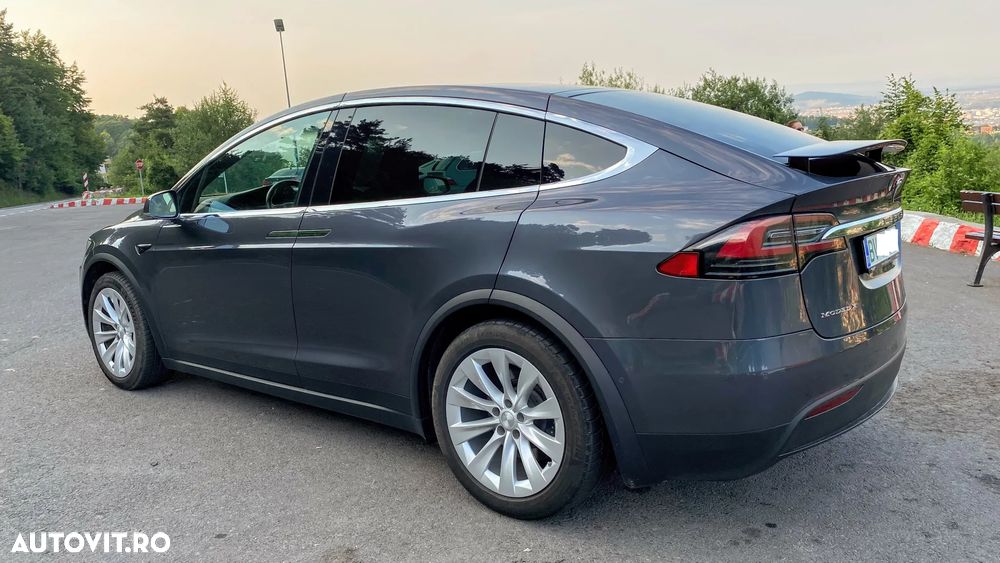 Tesla Model X - 26