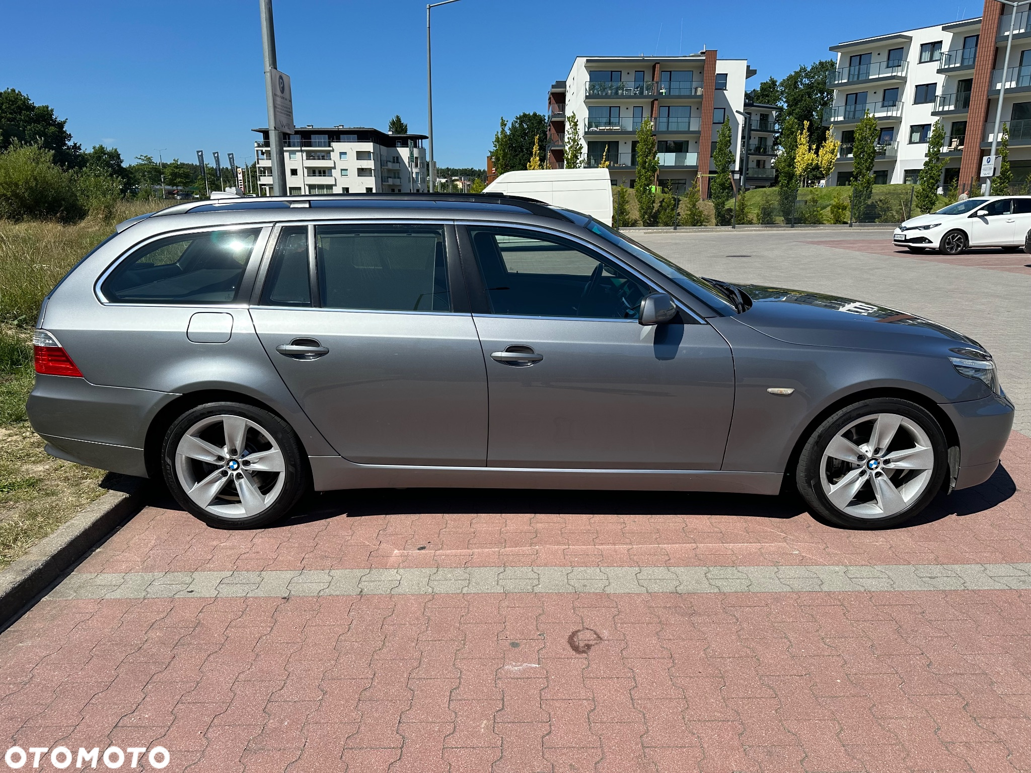 BMW Seria 5 530d xDrive Touring - 4