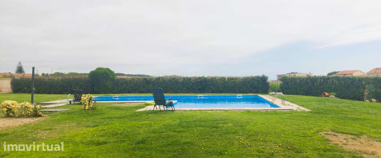 Moradia T4 Inserida em Condomínio Fechado com Jardim e Piscina - Grande imagem: 3/5