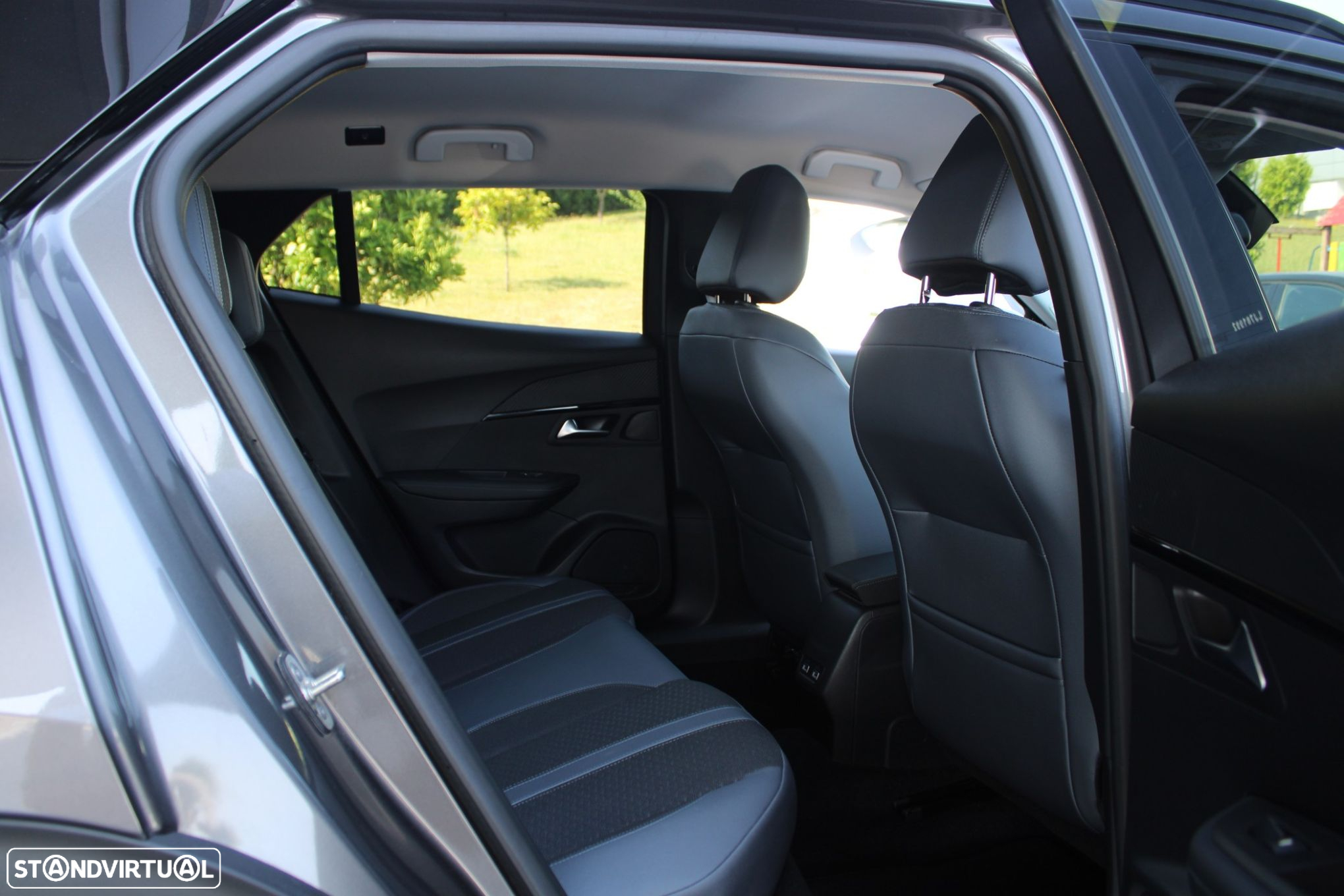 Peugeot 2008 1.2 PureTech Allure Pack EAT8 - 26