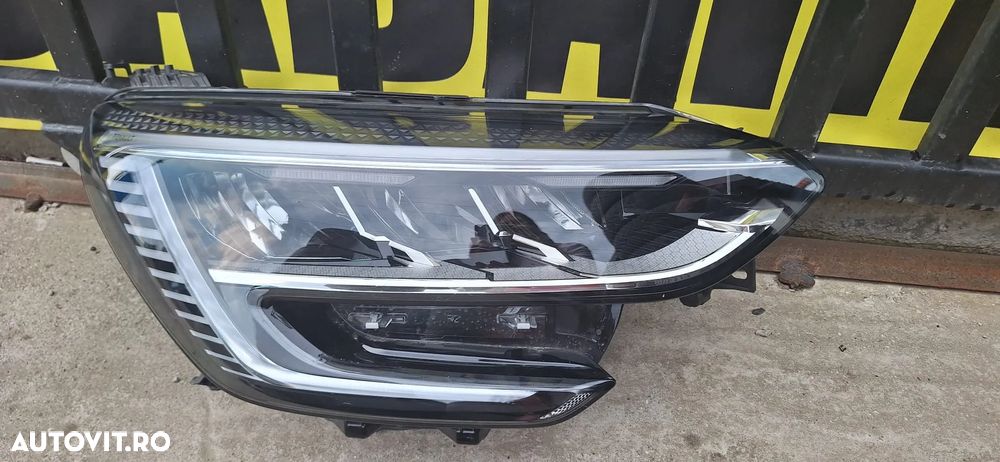 FAR DREAPTA RENAULT MEGANE 5 - 11