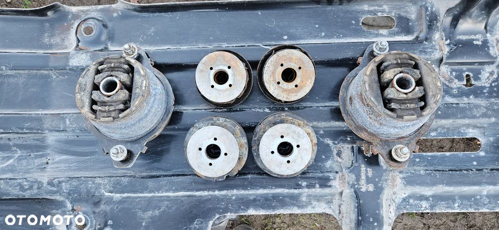 RAM 1500 V 5 2019- 4X4 5.7 HEMI QUAD CAB 1,5 Big Horn Rama samonośna Podwozie Poduszka ramy Osłona zbiornika Obudowa 52029964ac Przewód hamulcowy pompy ABS Instalacja ramy Wiązka kable Ucho Hak przedni Mocowanie 68323651AA 68323650AA - 28