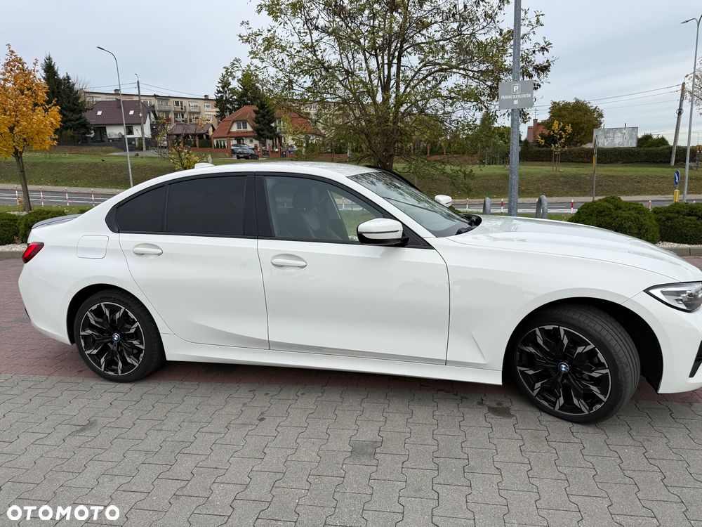 BMW 318D 2022 photo 2
