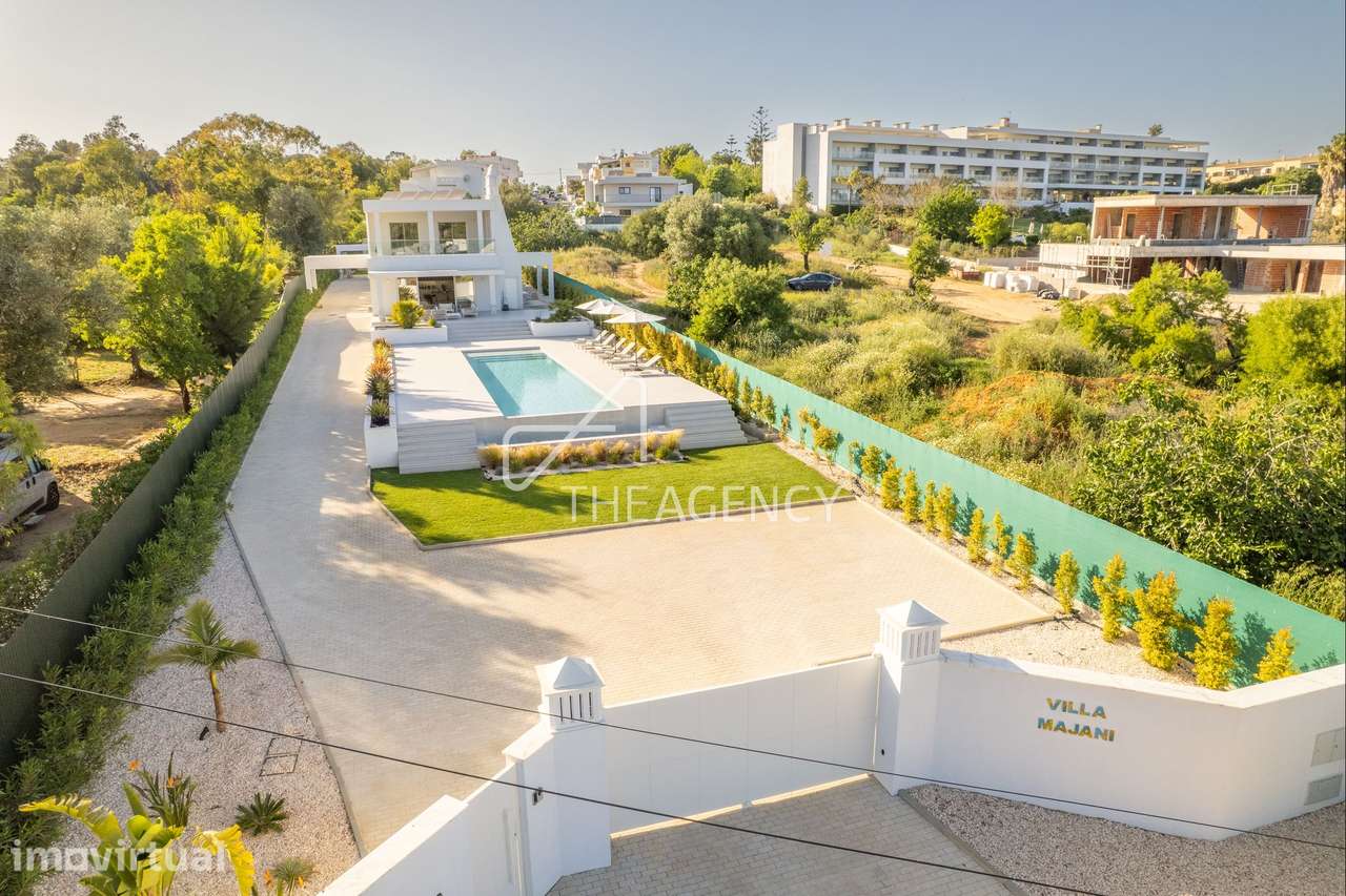 Exclusiva Propriedade com duas casas independentes no Coração de Alvor - Grande imagem: 3/60