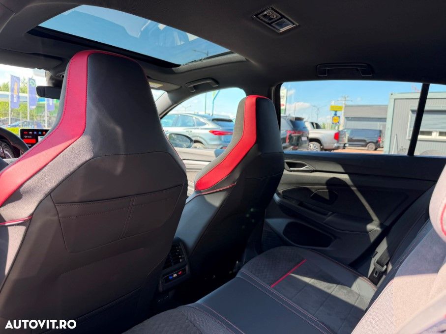 VOLKSWAGEN Golf 2025 — imagine 13