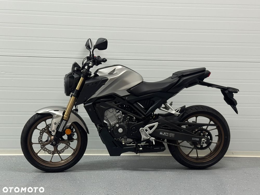 Honda CB - 16