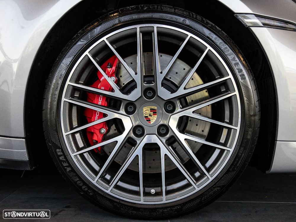 Porsche 911 (992) Turbo PDK - 23