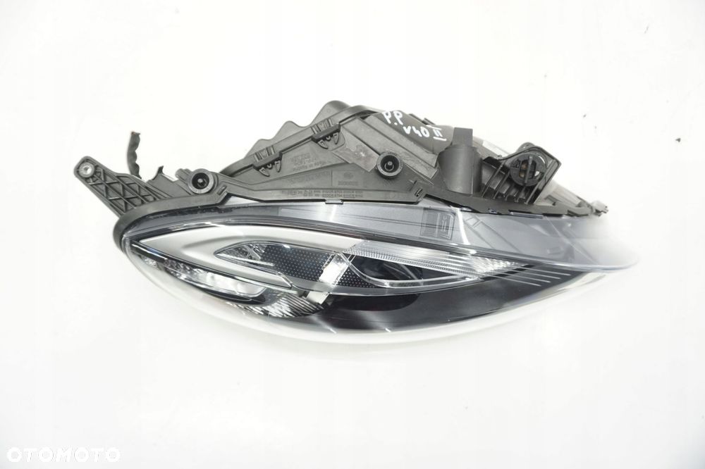 VOLVO V40 II LAMPA PRAWY PRZÓD ANGLIK 31283329 - 2
