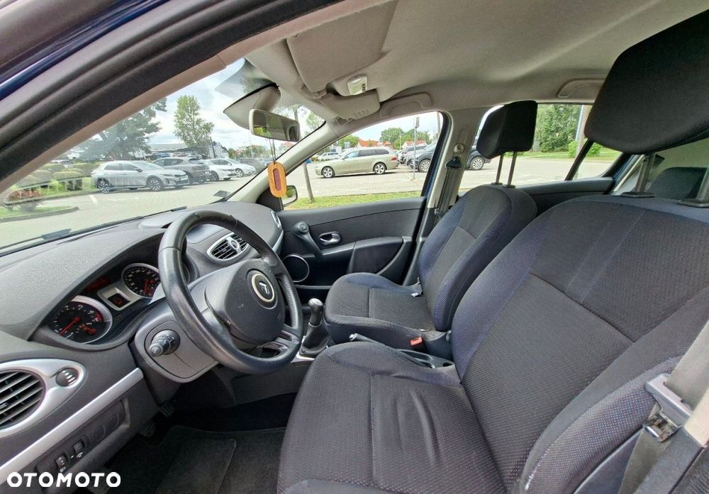 Renault Clio - 17