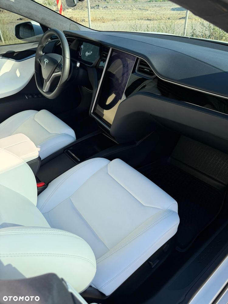 Tesla Model S - 19