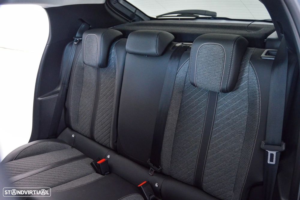 Peugeot 208 1.2 Hybrid Allure e-DCS6 - 12