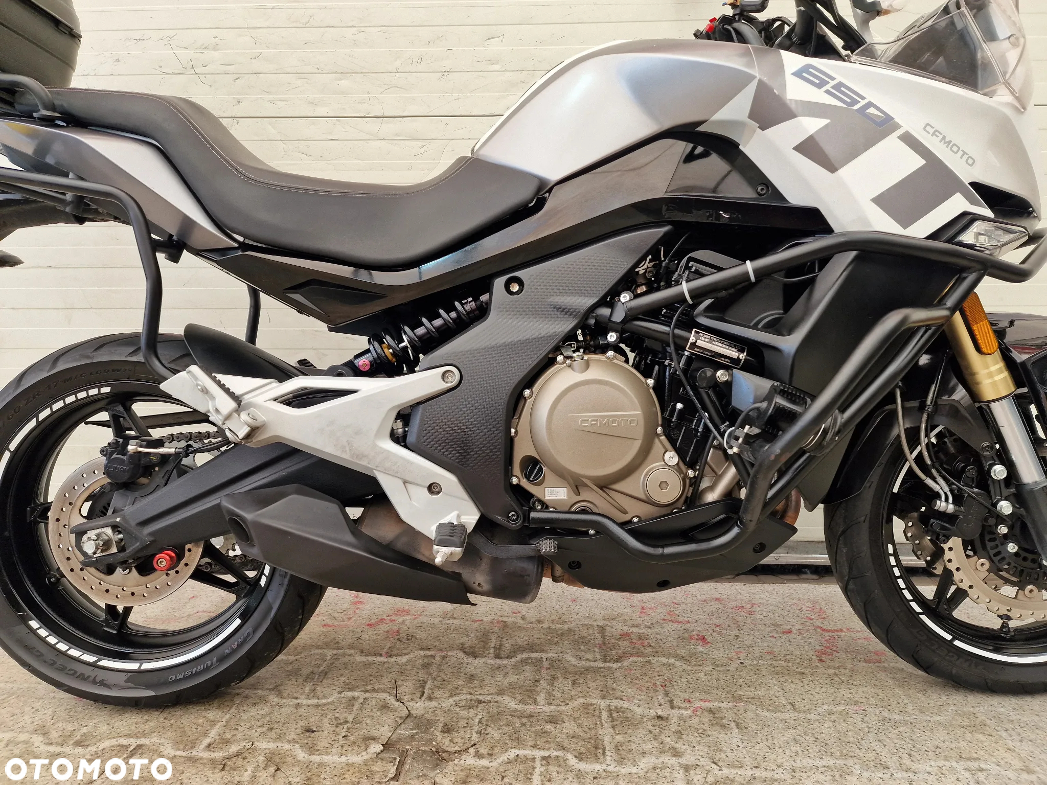 CFMoto MT - 15