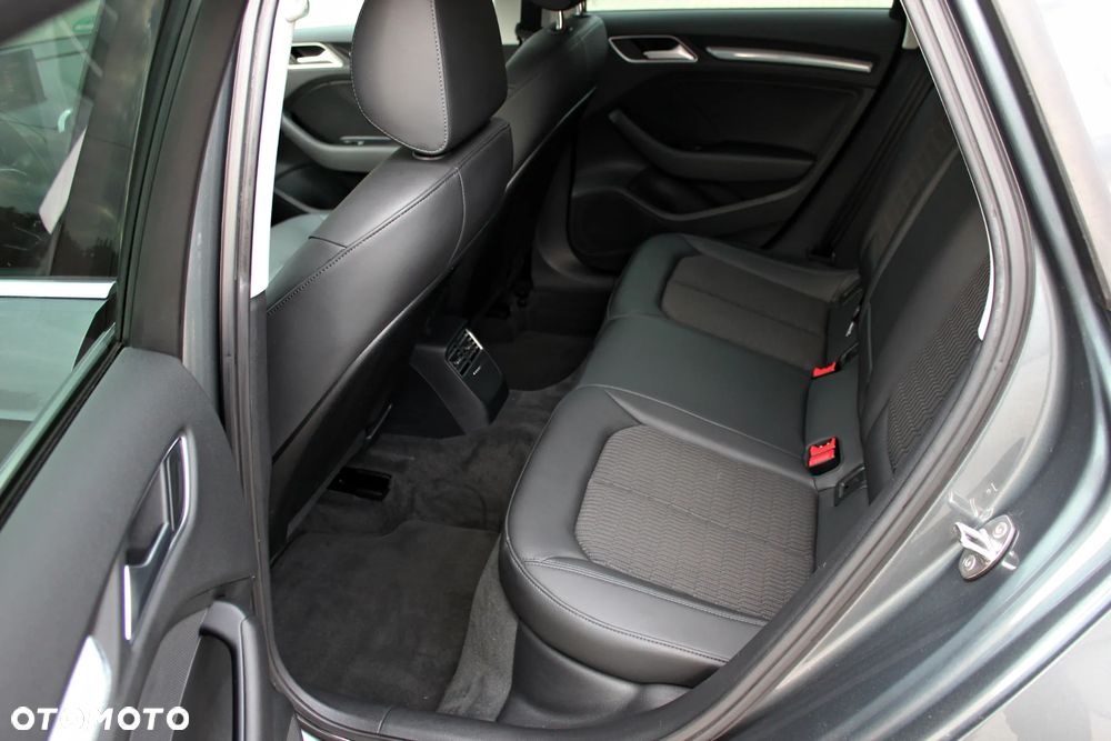 Audi A3 Sportback 1.4 TFSI Ambiente - 11