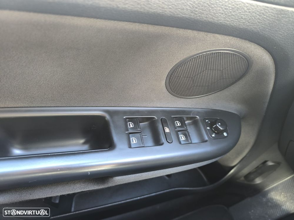 VW Golf Plus 1.6 TDi Highline - 12