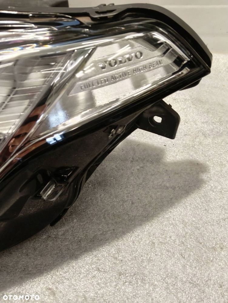 volvo xc90 lift full led przód strona lewa lampa przednia 32404715 - 2
