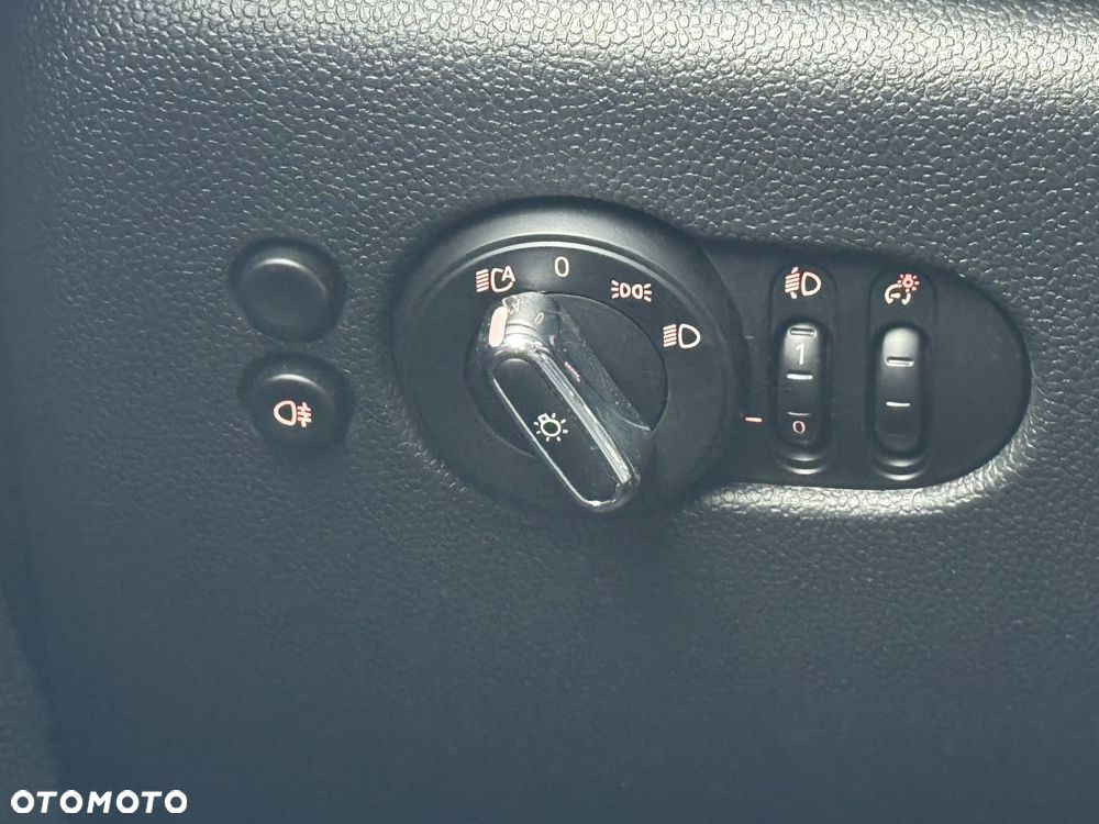 MINI Cooper Classic Trim - 17