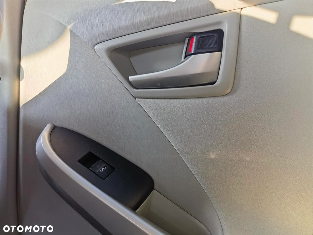 Toyota Prius (Hybrid) Comfort - 18