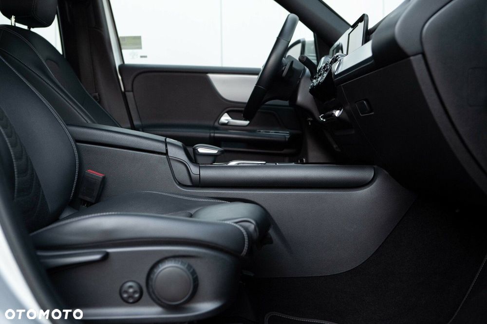 Mercedes-Benz GLB 180 Progressive 7G-DCT - 27