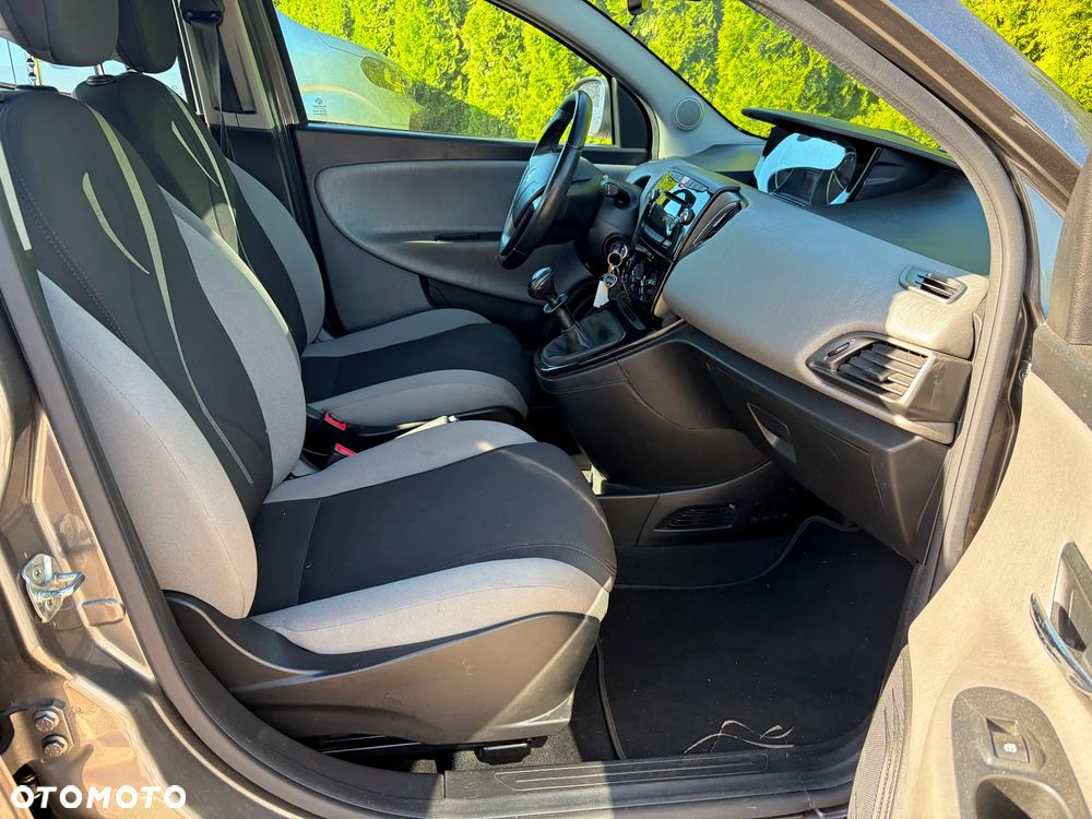 Lancia Ypsilon 1.2 8V Gold - 10
